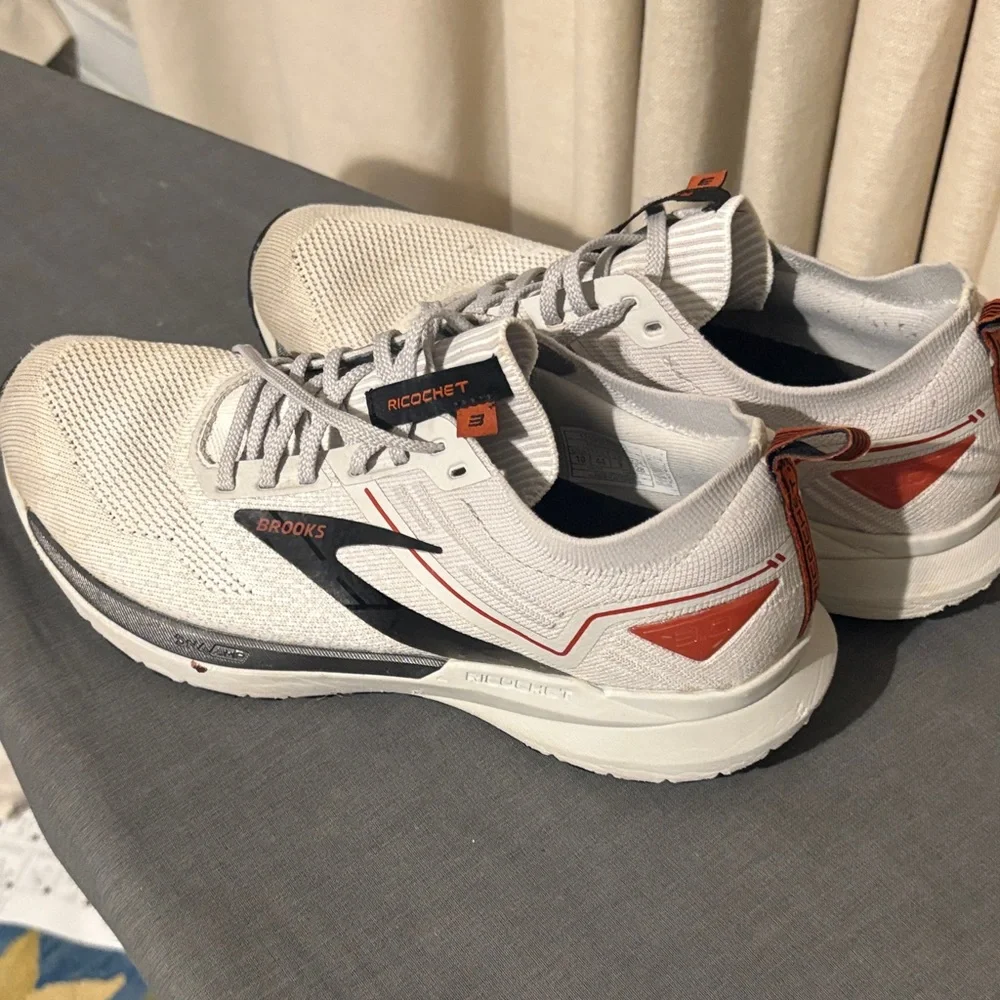 Brooks sneakers sleek